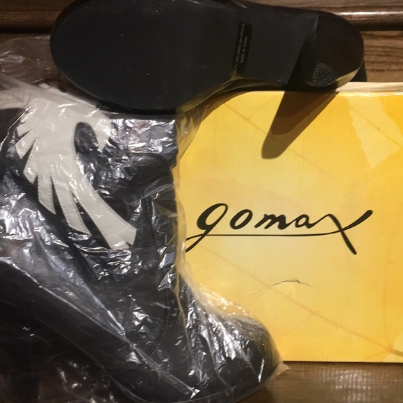 Boots - Picture 3 of 3